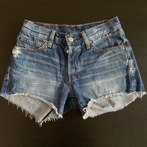 501 levis woman shorts size 25